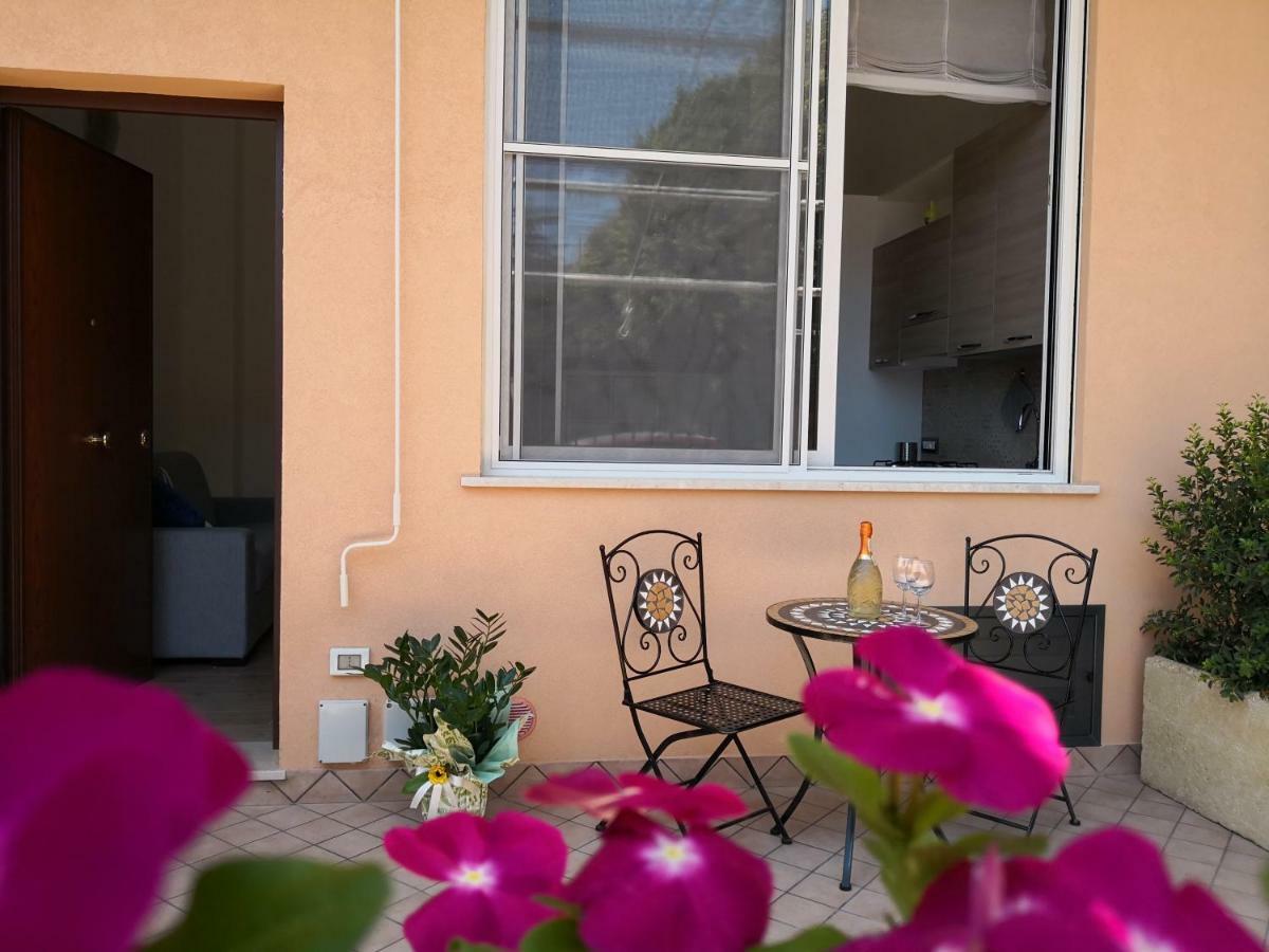 Tiny House Naxos Hotel Giardini Naxos Ngoại thất bức ảnh
