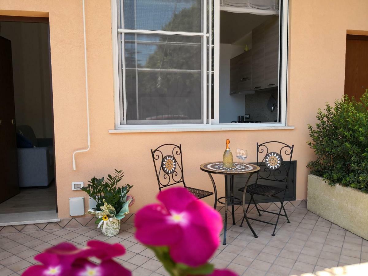 Tiny House Naxos Hotel Giardini Naxos Ngoại thất bức ảnh